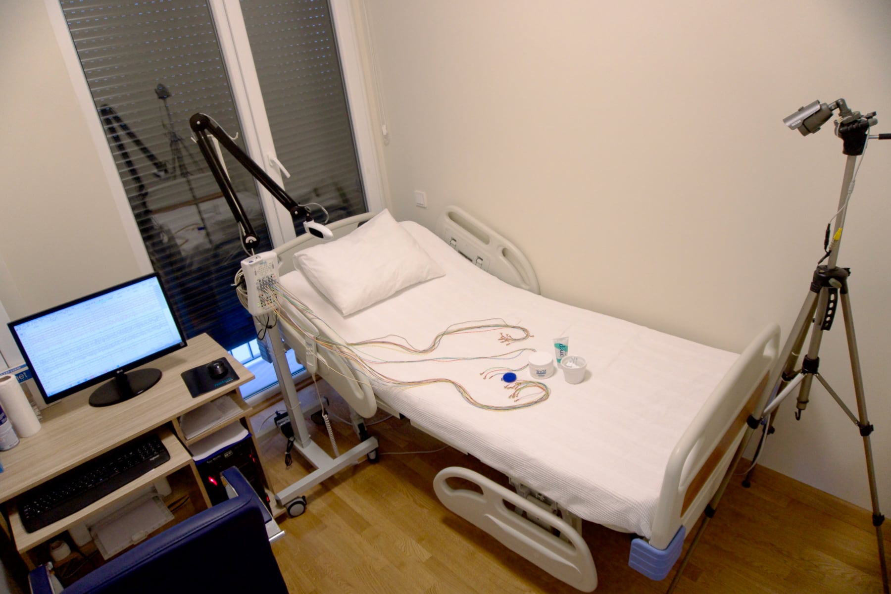 Dr. Yasin Abanoz - EEG - Nişantaşı Nöroloji Kliniği